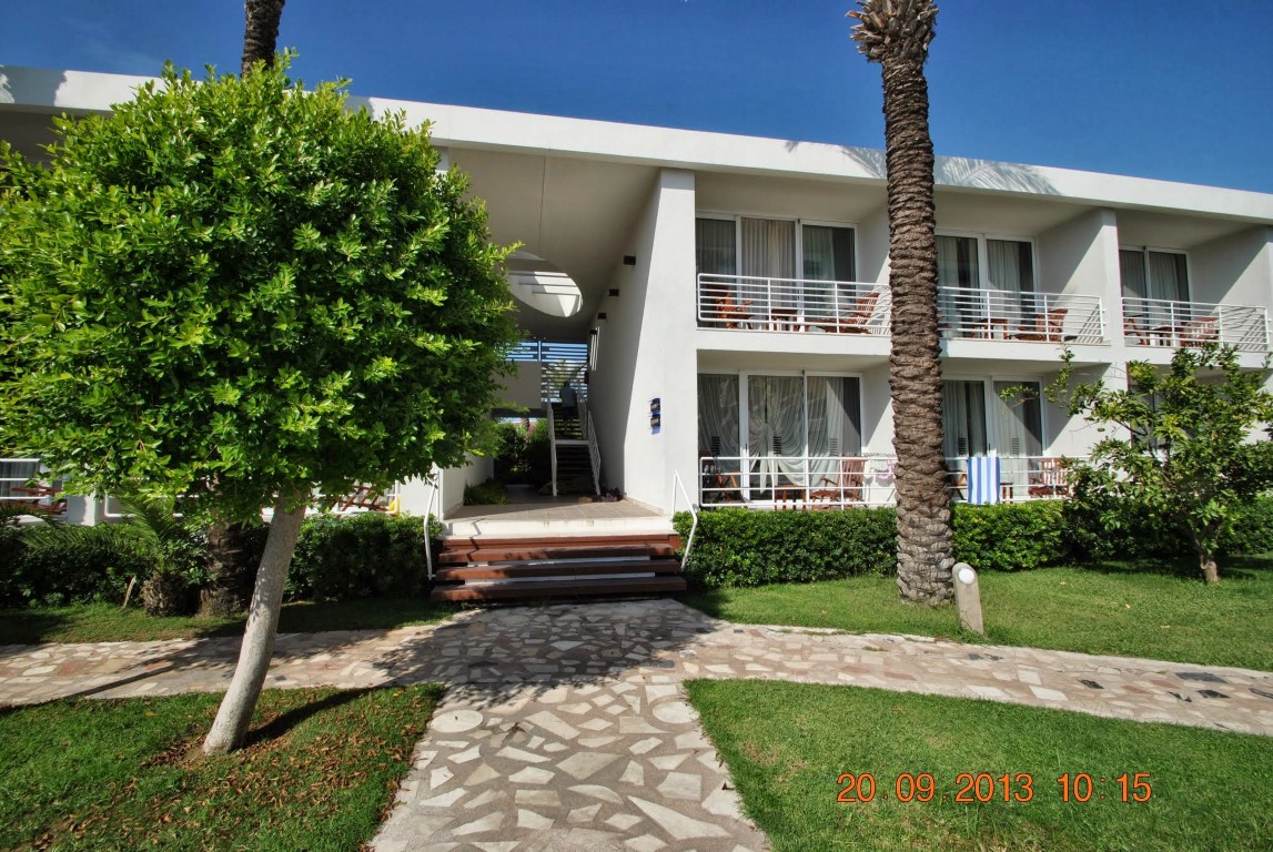 imagini hotel TITANIC LARA